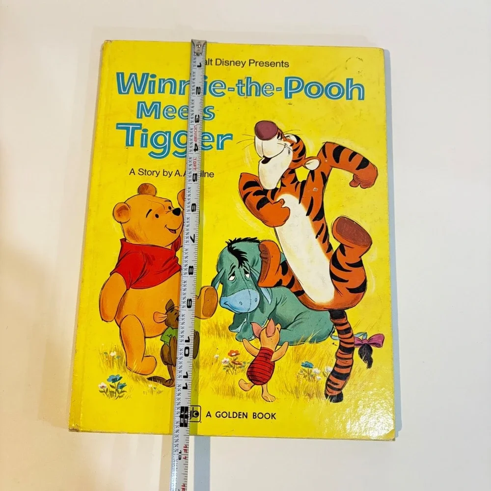 Vtg Disney Winnie the Pooh Golden Books Meets Tigger A Tight Squeeze Set of 2 - Picture 5 of 5